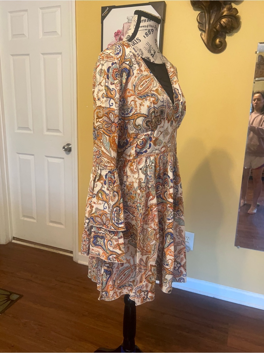 Boho Paisley V-Neck Bell Sleeve Dress - Cream size medium - Picture 5 of 12